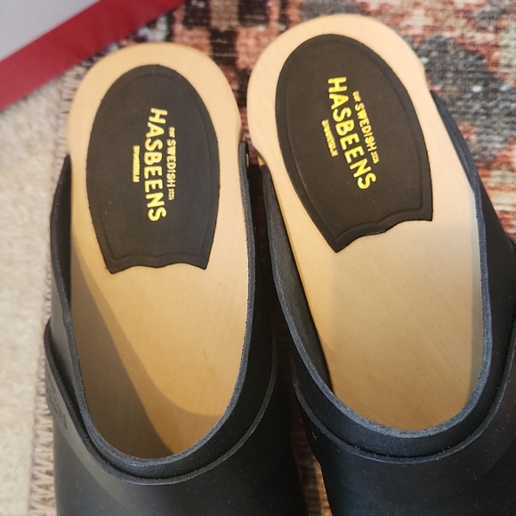 Swedish Hasbeens Black Leather Clogs - Picture 4 of 4